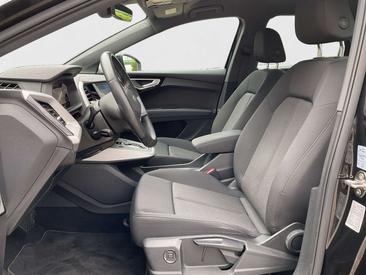 Audi Q4 E-tron Advanced 35 E-tron — photo 9