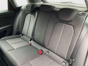 Audi Q4 E-tron Advanced 35 E-tron — photo 13