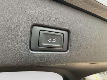 Audi Q4 E-tron Advanced 35 E-tron — photo 17