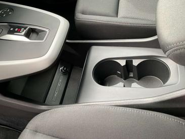 Audi Q4 E-tron Advanced 35 E-tron — photo 20