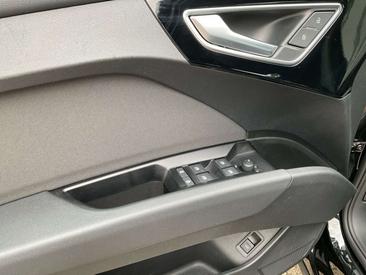 Audi Q4 E-tron Advanced 35 E-tron — photo 25