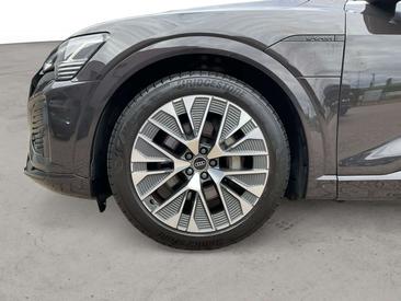 Audi Q8 E-tron S Line 55 — photo 14