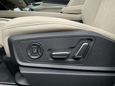 Audi Q8 E-tron S Line 55 — photo 18