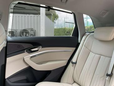 Audi Q8 E-tron S Line 55 — photo 23