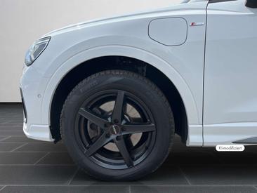 Audi Q3 S Line TFSI E — photo 8