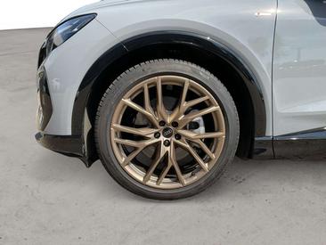 Audi Q4 E-tron S Line Edition 45 — photo 16