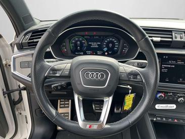 Audi Q3 S Line TFSI E — photo 9
