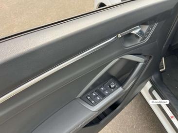 Audi Q3 S Line TFSI E — photo 13