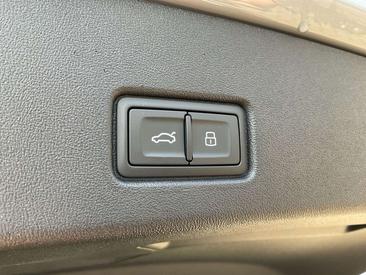 Audi Q4 E-tron S Line Edition 45 — photo 19