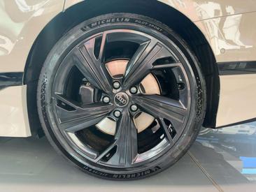 Audi S6 E-tron — photo 10