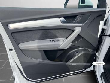Audi Q5 S Line 45 TFSI — photo 13