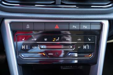 Volkswagen T-Roc TSI Life — photo 14