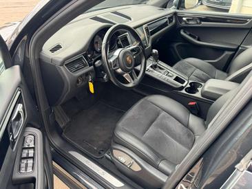 Porsche Macan 4S — photo 11