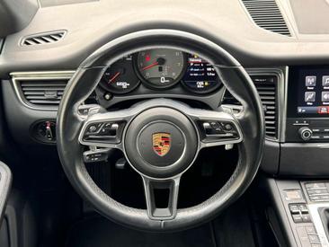 Porsche Macan 4S — photo 14