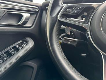 Porsche Macan 4S — photo 17