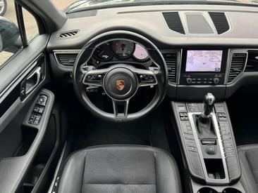 Porsche Macan 4S — photo 18