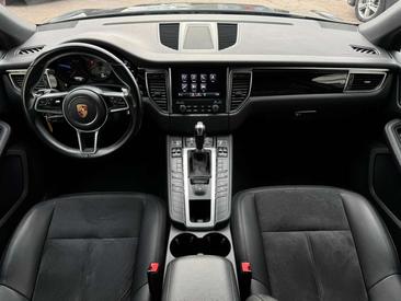 Porsche Macan 4S — photo 21