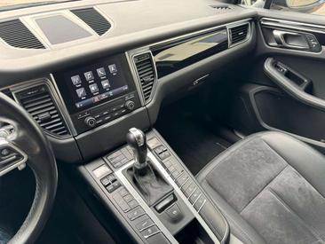 Porsche Macan 4S — photo 29