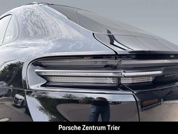 Porsche Macan — photo 12