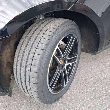 Porsche Macan Turbo — photo 8