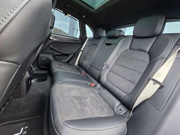 Porsche Macan GTS — photo 26