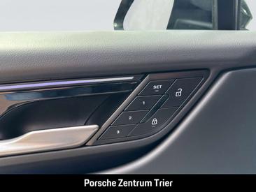 Porsche Macan — photo 22