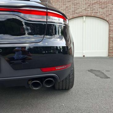 Porsche Macan Turbo — photo 14