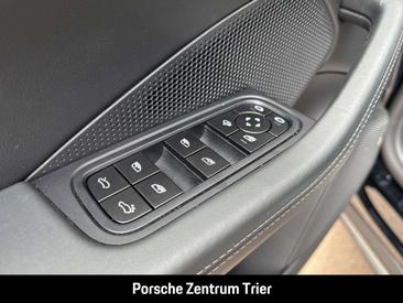 Porsche Macan — photo 30