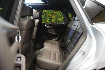 Porsche Macan S — photo 9