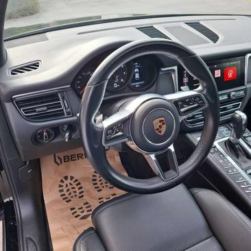 Porsche Macan Turbo — photo 22