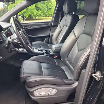 Porsche Macan Turbo — photo 27