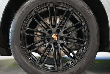 Porsche Macan S — photo 18