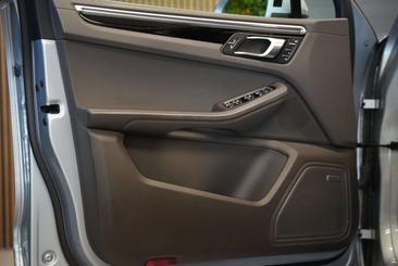 Porsche Macan S — photo 19