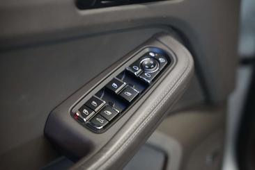 Porsche Macan S — photo 22
