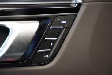 Porsche Macan S — photo 23