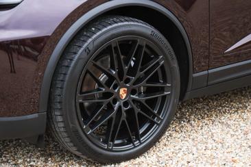 Porsche Macan 4S — photo 24