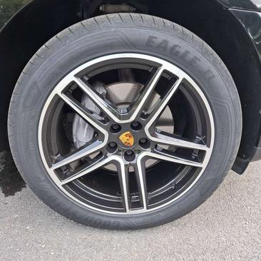 Porsche Macan Turbo — photo 33