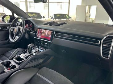 Porsche Cayenne III GTS — photo 10
