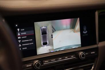 Porsche Macan S — photo 37