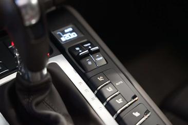 Porsche Macan S — photo 42