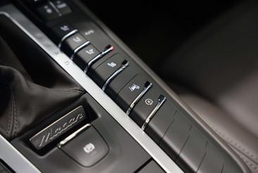 Porsche Macan S — photo 43