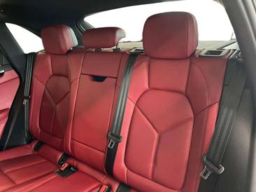 Porsche Macan S — photo 13