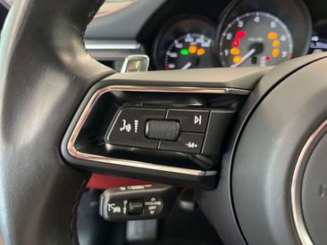 Porsche Macan S — photo 16