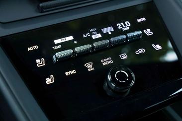 Porsche Macan 4S — photo 47