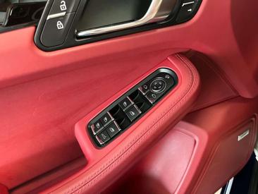 Porsche Macan S — photo 18
