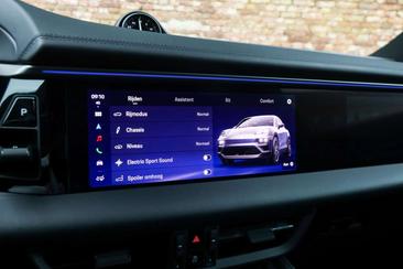 Porsche Macan 4S — photo 48