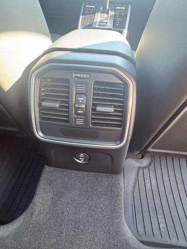 Porsche Macan S — photo 11