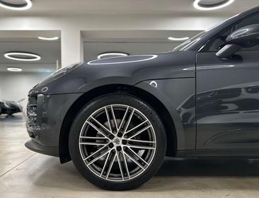 Porsche Macan — photo 6