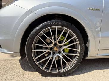 Porsche Cayenne III Turbo — photo 4