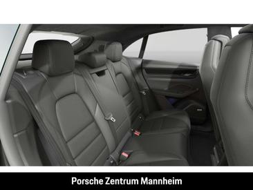 Porsche Macan 4S — photo 13